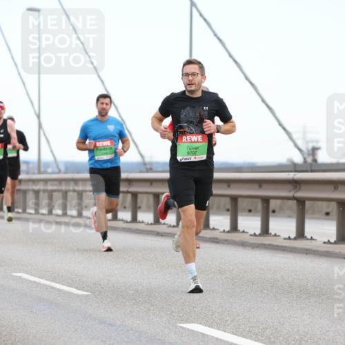 03.10.2025 - Köhlbrandbrückenlauf Lena Gebhardt http://msf.ph/oto/9199874 03.10.2025 15:20:14 Position 1 9707 meine-sportfotos.de