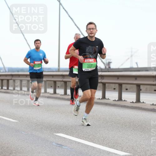 03.10.2025 - Köhlbrandbrückenlauf Lena Gebhardt http://msf.ph/oto/9199876 03.10.2025 15:20:14 Position 1 9707 meine-sportfotos.de