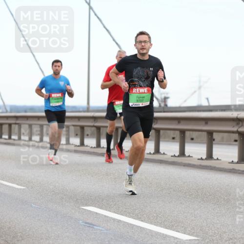 03.10.2025 - Köhlbrandbrückenlauf Lena Gebhardt http://msf.ph/oto/9199877 03.10.2025 15:20:15 Position 1 9707 meine-sportfotos.de