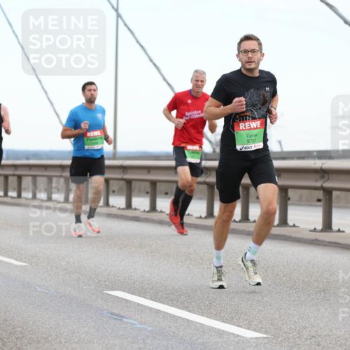 03.10.2025 - Köhlbrandbrückenlauf Lena Gebhardt http://msf.ph/oto/9199879 03.10.2025 15:20:15 Position 1 9707 meine-sportfotos.de