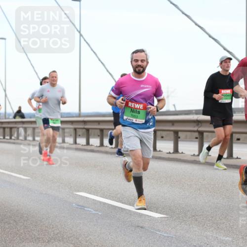 03.10.2025 - Köhlbrandbrückenlauf Lena Gebhardt http://msf.ph/oto/9199891 03.10.2025 15:20:20 Position 1 7053, 7030 meine-sportfotos.de