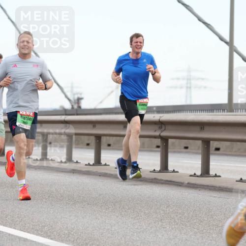 03.10.2025 - Köhlbrandbrückenlauf Lena Gebhardt http://msf.ph/oto/9199893 03.10.2025 15:20:21 Position 1 361, 7117, 8993, 9032 meine-sportfotos.de