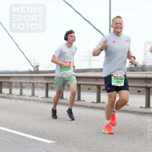 03.10.2025 - Köhlbrandbrückenlauf Lena Gebhardt http://msf.ph/oto/9199901 03.10.2025 15:20:22 Position 1 1144, 361, 7117, 8993, 9032 meine-sportfotos.de