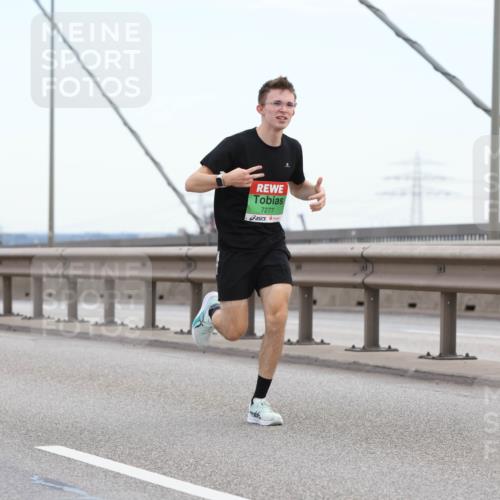 03.10.2025 - Köhlbrandbrückenlauf Lena Gebhardt http://msf.ph/oto/9199904 03.10.2025 15:20:24 Position 1 7277 meine-sportfotos.de
