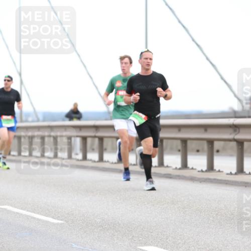 03.10.2025 - Köhlbrandbrückenlauf Lena Gebhardt http://msf.ph/oto/9199907 03.10.2025 15:20:25 Position 1  meine-sportfotos.de