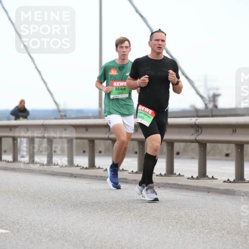 03.10.2025 - Köhlbrandbrückenlauf Lena Gebhardt http://msf.ph/oto/9199908 03.10.2025 15:20:26 Position 1 7012, 9559 meine-sportfotos.de