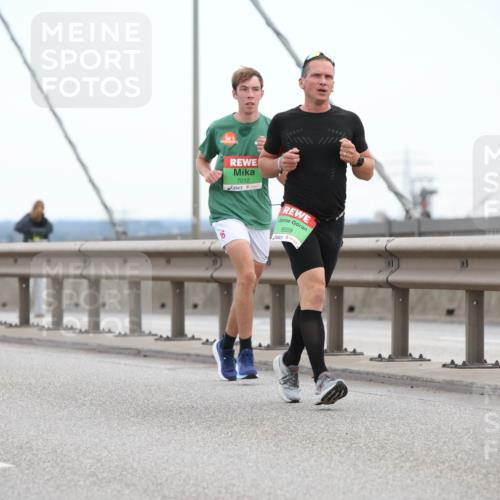 03.10.2025 - Köhlbrandbrückenlauf Lena Gebhardt http://msf.ph/oto/9199909 03.10.2025 15:20:26 Position 1 7012, 16, 9559 meine-sportfotos.de