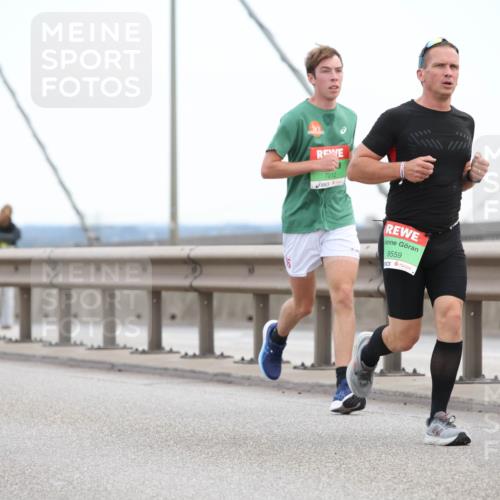 03.10.2025 - Köhlbrandbrückenlauf Lena Gebhardt http://msf.ph/oto/9199910 03.10.2025 15:20:26 Position 1 7012, 9559 meine-sportfotos.de