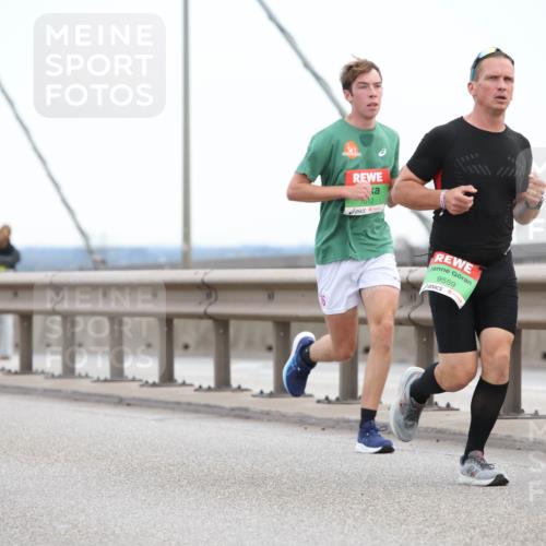 03.10.2025 - Köhlbrandbrückenlauf Lena Gebhardt http://msf.ph/oto/9199911 03.10.2025 15:20:26 Position 1 7012, 9559 meine-sportfotos.de