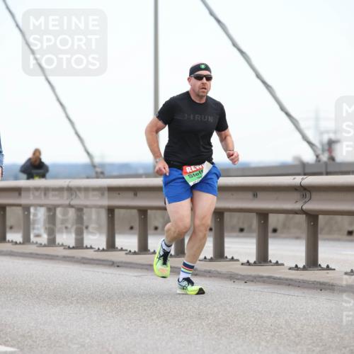 03.10.2025 - Köhlbrandbrückenlauf Lena Gebhardt http://msf.ph/oto/9199914 03.10.2025 15:20:28 Position 1 7197, 92 meine-sportfotos.de