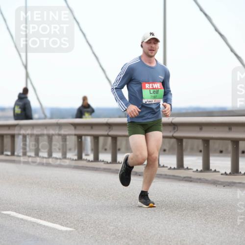 03.10.2025 - Köhlbrandbrückenlauf Lena Gebhardt http://msf.ph/oto/9199919 03.10.2025 15:20:29 Position 1 7197 meine-sportfotos.de