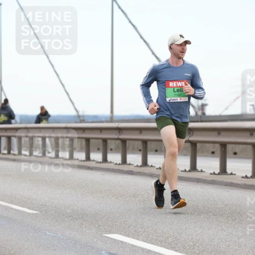 03.10.2025 - Köhlbrandbrückenlauf Lena Gebhardt http://msf.ph/oto/9199921 03.10.2025 15:20:30 Position 1 7197 meine-sportfotos.de