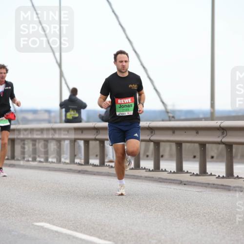 03.10.2025 - Köhlbrandbrückenlauf Lena Gebhardt http://msf.ph/oto/9199923 03.10.2025 15:20:32 Position 1 7067, 7123 meine-sportfotos.de