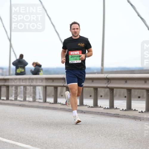 03.10.2025 - Köhlbrandbrückenlauf Lena Gebhardt http://msf.ph/oto/9199925 03.10.2025 15:20:32 Position 1 7123, 7 meine-sportfotos.de