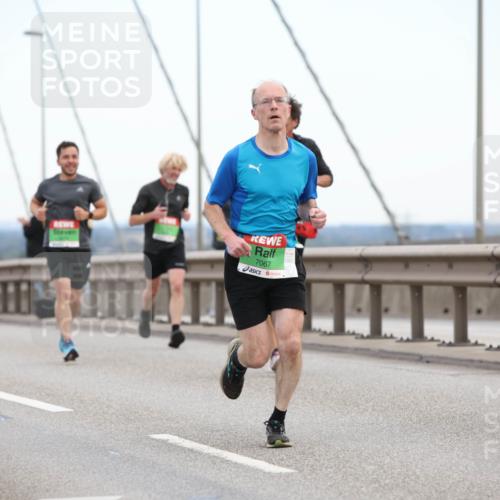 03.10.2025 - Köhlbrandbrückenlauf Lena Gebhardt http://msf.ph/oto/9199929 03.10.2025 15:20:34 Position 1 7067 meine-sportfotos.de