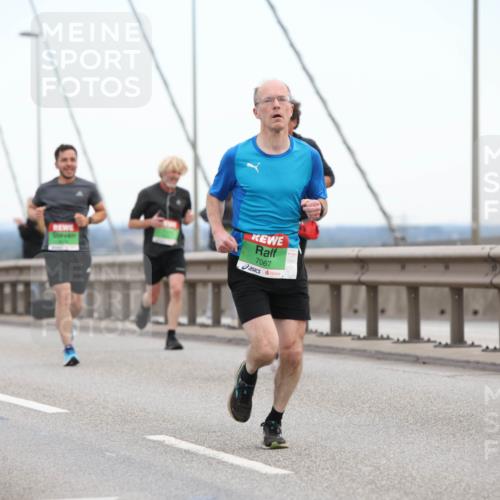 03.10.2025 - Köhlbrandbrückenlauf Lena Gebhardt http://msf.ph/oto/9199930 03.10.2025 15:20:34 Position 1 7067 meine-sportfotos.de