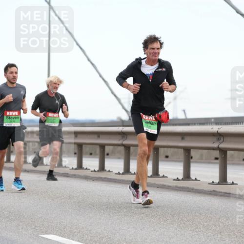 03.10.2025 - Köhlbrandbrückenlauf Lena Gebhardt http://msf.ph/oto/9199934 03.10.2025 15:20:37 Position 1 9594, 7170 meine-sportfotos.de