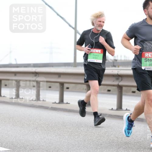 03.10.2025 - Köhlbrandbrückenlauf Lena Gebhardt http://msf.ph/oto/9199944 03.10.2025 15:20:40 Position 1 9751, 9594 meine-sportfotos.de