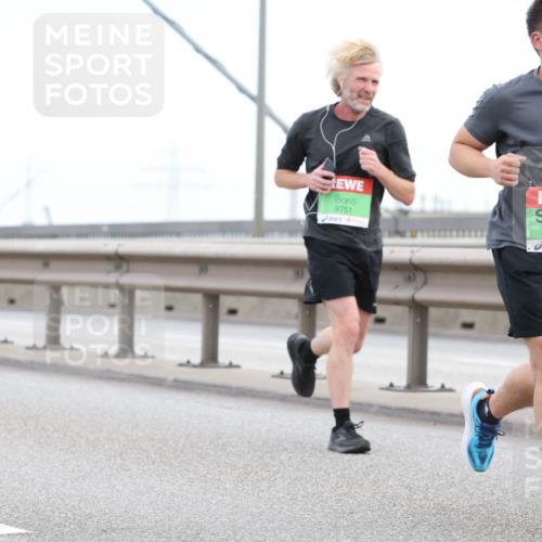 03.10.2025 - Köhlbrandbrückenlauf Lena Gebhardt http://msf.ph/oto/9199945 03.10.2025 15:20:40 Position 1 9751, 9594 meine-sportfotos.de