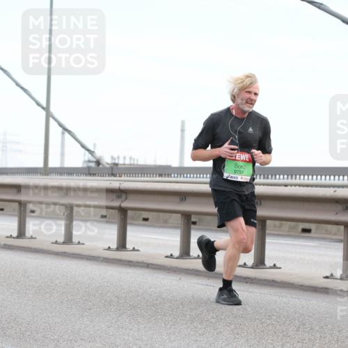 03.10.2025 - Köhlbrandbrückenlauf Lena Gebhardt http://msf.ph/oto/9199946 03.10.2025 15:20:41 Position 1 9751 meine-sportfotos.de