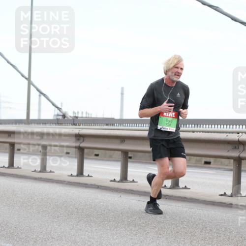 03.10.2025 - Köhlbrandbrückenlauf Lena Gebhardt http://msf.ph/oto/9199947 03.10.2025 15:20:41 Position 1 9751 meine-sportfotos.de