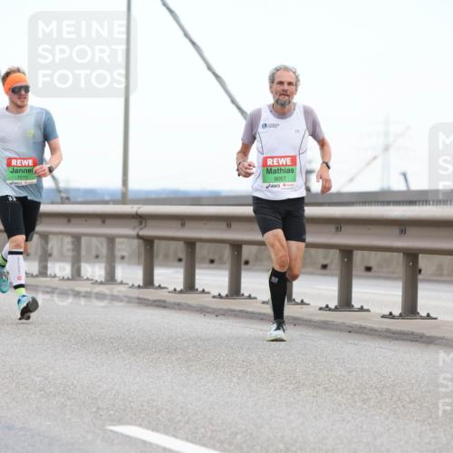 03.10.2025 - Köhlbrandbrückenlauf Lena Gebhardt http://msf.ph/oto/9199948 03.10.2025 15:20:43 Position 1 7010, 9057 meine-sportfotos.de