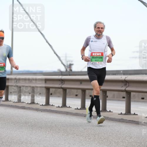 03.10.2025 - Köhlbrandbrückenlauf Lena Gebhardt http://msf.ph/oto/9199951 03.10.2025 15:20:44 Position 1 7010, 9057 meine-sportfotos.de