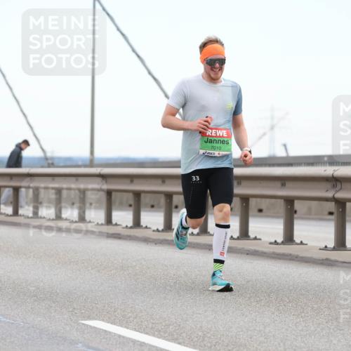 03.10.2025 - Köhlbrandbrückenlauf Lena Gebhardt http://msf.ph/oto/9199954 03.10.2025 15:20:45 Position 1 33, 7010 meine-sportfotos.de