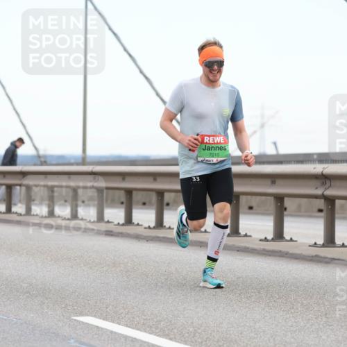 03.10.2025 - Köhlbrandbrückenlauf Lena Gebhardt http://msf.ph/oto/9199955 03.10.2025 15:20:45 Position 1 33, 7010 meine-sportfotos.de