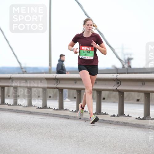 03.10.2025 - Köhlbrandbrückenlauf Lena Gebhardt http://msf.ph/oto/9199956 03.10.2025 15:20:48 Position 1 7051 meine-sportfotos.de