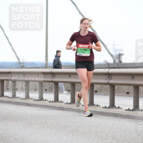 03.10.2025 - Köhlbrandbrückenlauf Lena Gebhardt http://msf.ph/oto/9199957 03.10.2025 15:20:48 Position 1 7051 meine-sportfotos.de