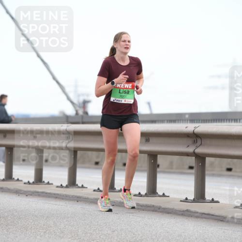 03.10.2025 - Köhlbrandbrückenlauf Lena Gebhardt http://msf.ph/oto/9199958 03.10.2025 15:20:49 Position 1 7051 meine-sportfotos.de