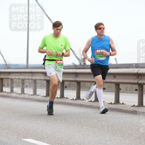 03.10.2025 - Köhlbrandbrückenlauf Lena Gebhardt http://msf.ph/oto/9199962 03.10.2025 15:20:51 Position 1 7100, 7072, 7082 meine-sportfotos.de