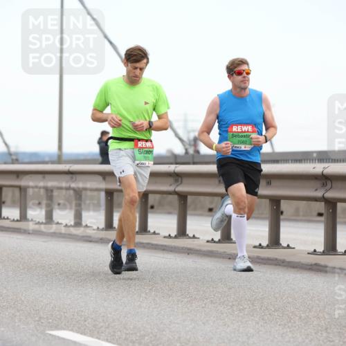03.10.2025 - Köhlbrandbrückenlauf Lena Gebhardt http://msf.ph/oto/9199963 03.10.2025 15:20:51 Position 1 7100, 7072, 7082 meine-sportfotos.de