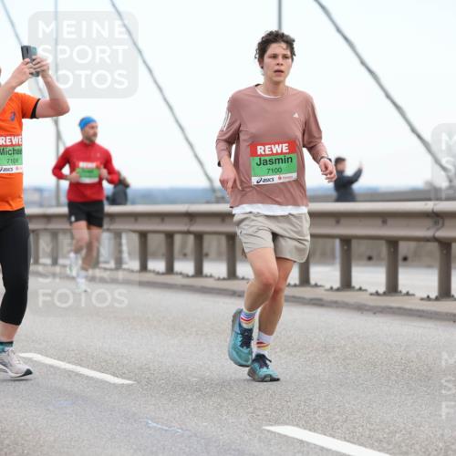 03.10.2025 - Köhlbrandbrückenlauf Lena Gebhardt http://msf.ph/oto/9199966 03.10.2025 15:20:52 Position 1 7104, 7100 meine-sportfotos.de