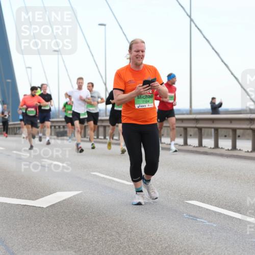 03.10.2025 - Köhlbrandbrückenlauf Lena Gebhardt http://msf.ph/oto/9199969 03.10.2025 15:20:53 Position 1 7104, 7100 meine-sportfotos.de