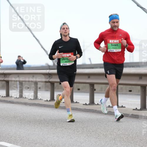 03.10.2025 - Köhlbrandbrückenlauf Lena Gebhardt http://msf.ph/oto/9199980 03.10.2025 15:20:56 Position 1 8976, 7043 meine-sportfotos.de