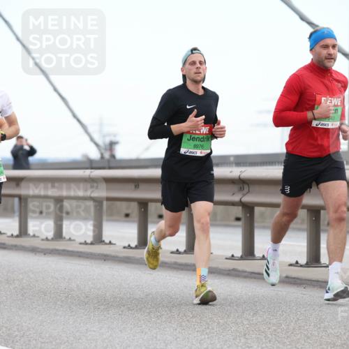 03.10.2025 - Köhlbrandbrückenlauf Lena Gebhardt http://msf.ph/oto/9199981 03.10.2025 15:20:56 Position 1 7040, 8976, 043 meine-sportfotos.de