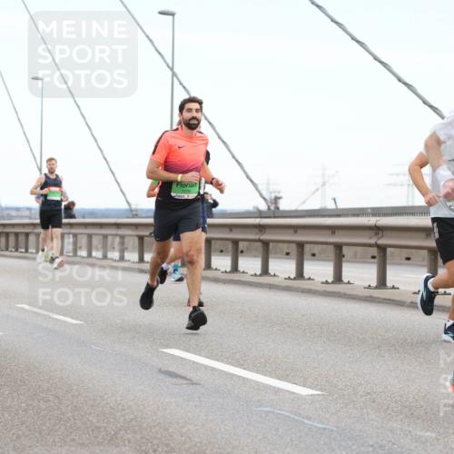 03.10.2025 - Köhlbrandbrückenlauf Lena Gebhardt http://msf.ph/oto/9199990 03.10.2025 15:20:58 Position 1 7079 meine-sportfotos.de