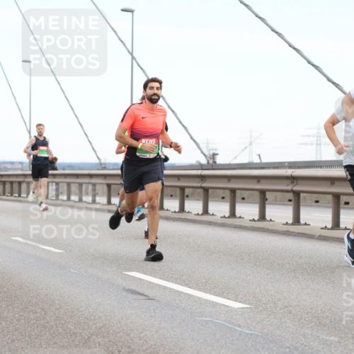 03.10.2025 - Köhlbrandbrückenlauf Lena Gebhardt http://msf.ph/oto/9199991 03.10.2025 15:20:58 Position 1 7809 meine-sportfotos.de