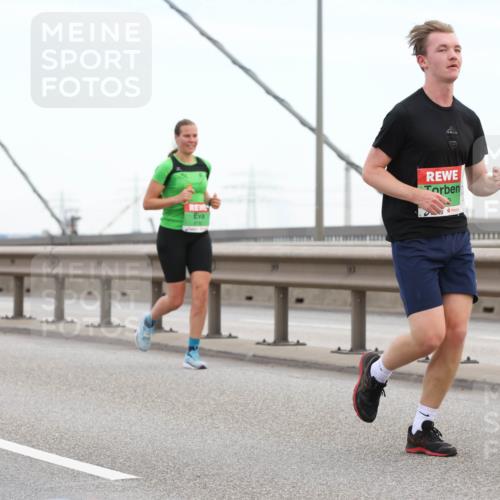 03.10.2025 - Köhlbrandbrückenlauf Lena Gebhardt http://msf.ph/oto/9200002 03.10.2025 15:21:00 Position 1  meine-sportfotos.de