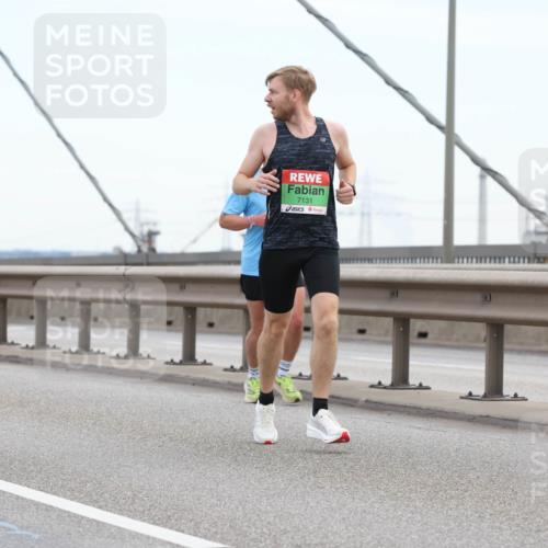 03.10.2025 - Köhlbrandbrückenlauf Lena Gebhardt http://msf.ph/oto/9200008 03.10.2025 15:21:03 Position 1 7131 meine-sportfotos.de