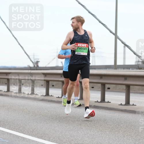 03.10.2025 - Köhlbrandbrückenlauf Lena Gebhardt http://msf.ph/oto/9200009 03.10.2025 15:21:03 Position 1 7131 meine-sportfotos.de