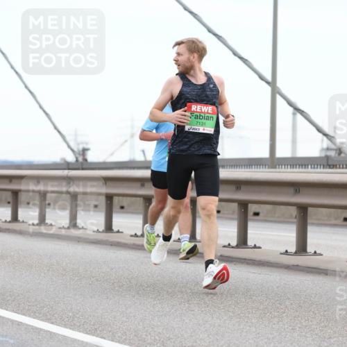 03.10.2025 - Köhlbrandbrückenlauf Lena Gebhardt http://msf.ph/oto/9200010 03.10.2025 15:21:03 Position 1 7131 meine-sportfotos.de