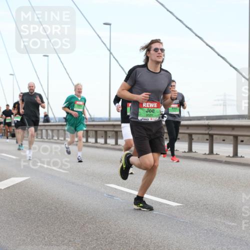 03.10.2025 - Köhlbrandbrückenlauf Lena Gebhardt http://msf.ph/oto/9200019 03.10.2025 15:21:06 Position 1 9521 meine-sportfotos.de
