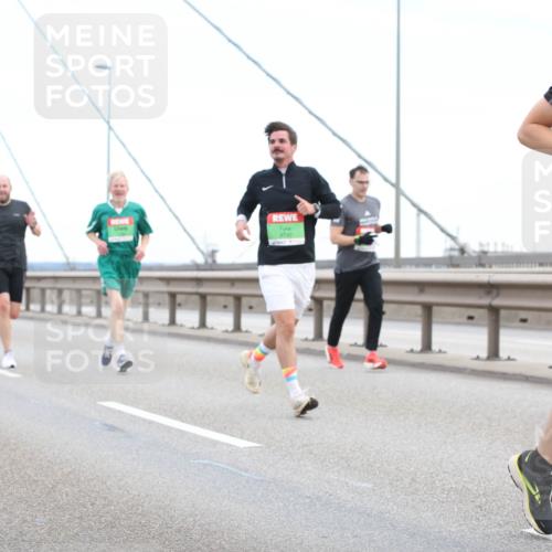03.10.2025 - Köhlbrandbrückenlauf Lena Gebhardt http://msf.ph/oto/9200022 03.10.2025 15:21:07 Position 1 9521 meine-sportfotos.de