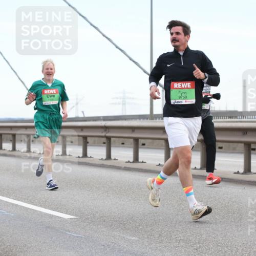 03.10.2025 - Köhlbrandbrückenlauf Lena Gebhardt http://msf.ph/oto/9200024 03.10.2025 15:21:07 Position 1 7109, 9750 meine-sportfotos.de