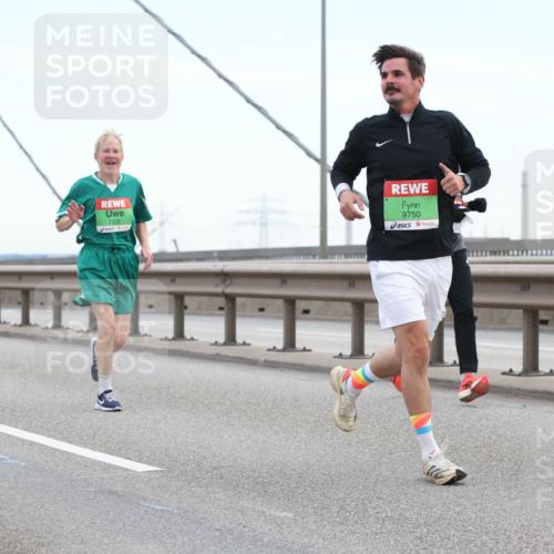 03.10.2025 - Köhlbrandbrückenlauf Lena Gebhardt http://msf.ph/oto/9200025 03.10.2025 15:21:07 Position 1 7109, 9750 meine-sportfotos.de