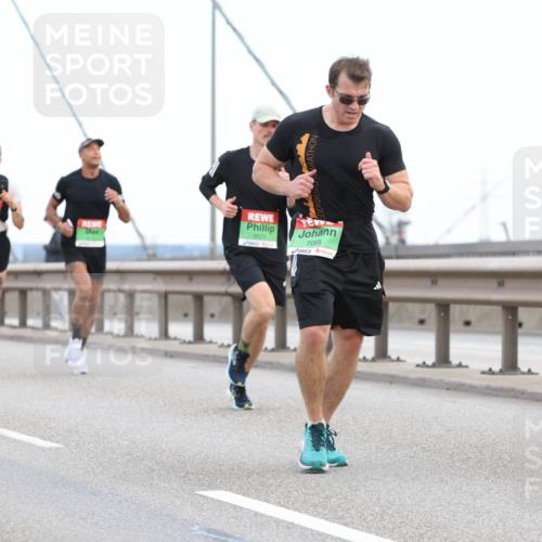 03.10.2025 - Köhlbrandbrückenlauf Lena Gebhardt http://msf.ph/oto/9200032 03.10.2025 15:21:10 Position 1 2025, 9525, 7095 meine-sportfotos.de