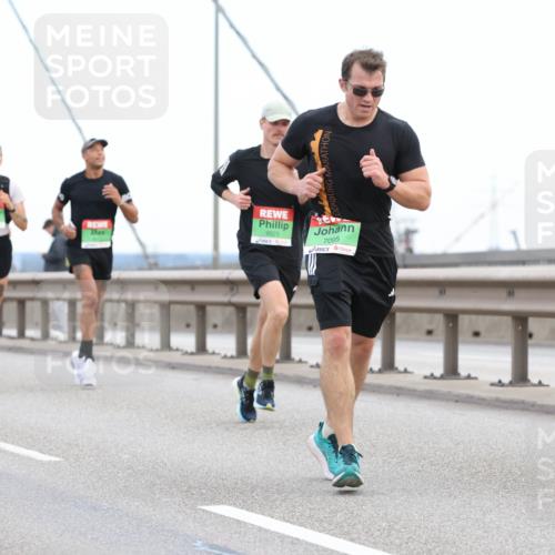 03.10.2025 - Köhlbrandbrückenlauf Lena Gebhardt http://msf.ph/oto/9200033 03.10.2025 15:21:10 Position 1 2025, 9525, 7095 meine-sportfotos.de